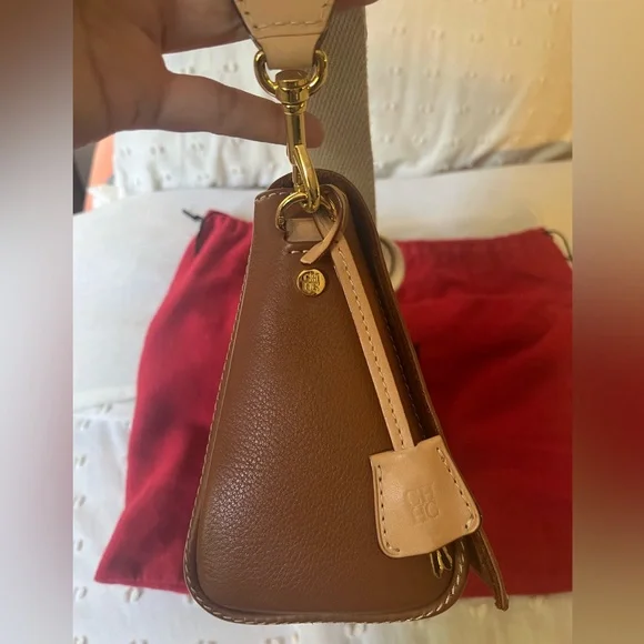 As new!! Authentic Carolina Herrera Andy Locked Crossbody bag. - Picture 10 of 15